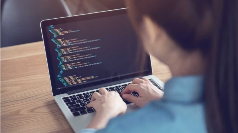 Are Coding Bootcamps Worth It? Exploring 5 Key Advantages