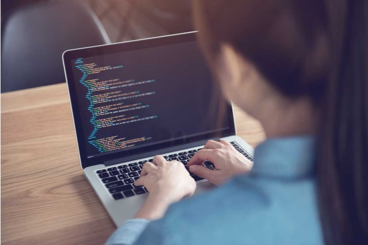 Are Coding Bootcamps Worth It? Exploring 5 Key Advantages